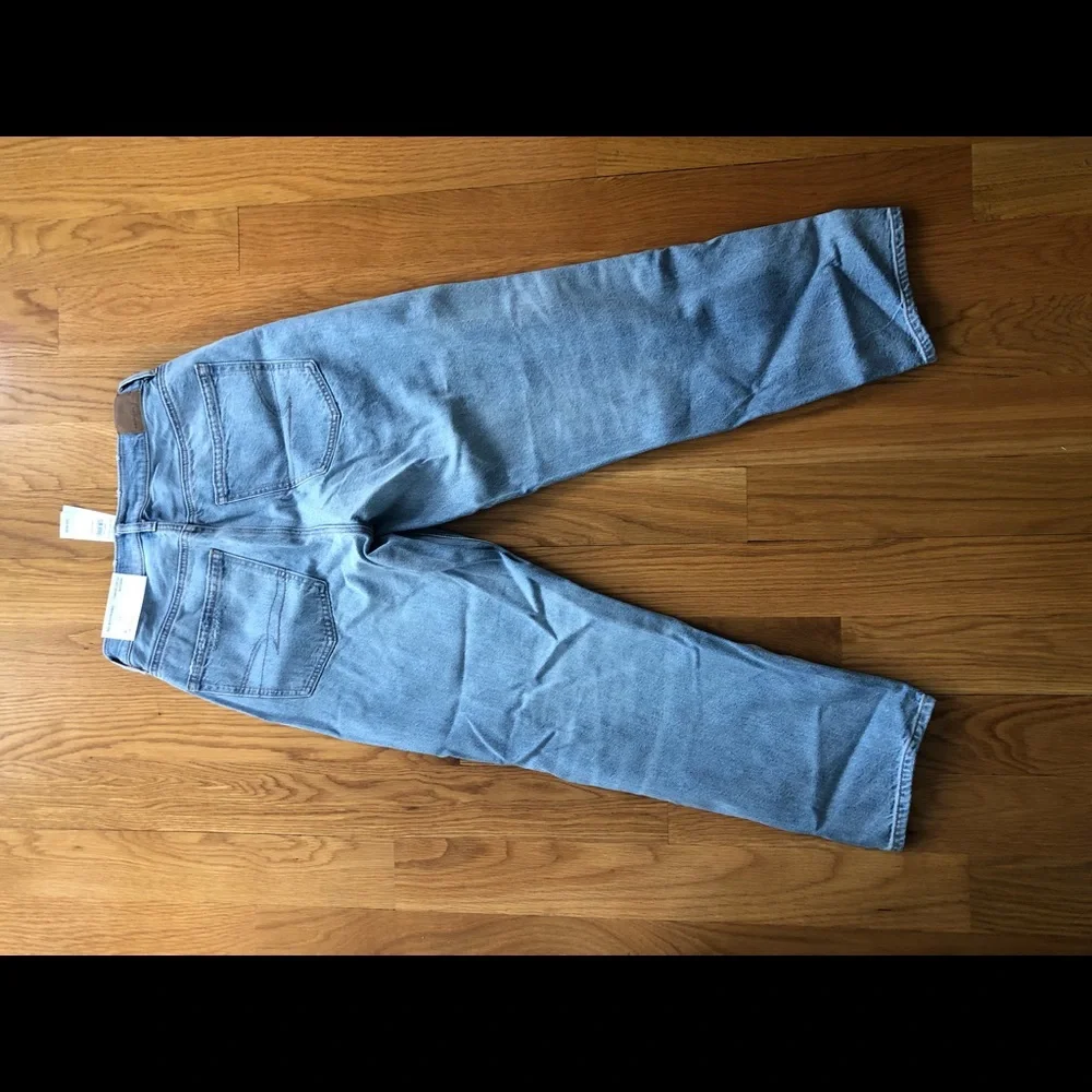 AE 90s high rise boyfriend jean size 4 short - Picture 2 of 4